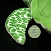 gros plan nageoire avant gauche - Jouet Peluche Tortue de Mer Verte Réaliste 30cm - Couleurs Lagon