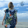 Poncho Peignoir microfibres grande taille TROPICAL - Couleurs Lagon - gros plan dos plage