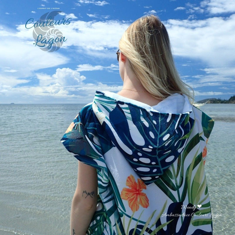 Poncho Peignoir microfibres grande taille TROPICAL - Couleurs Lagon - gros plan capuche dos plage