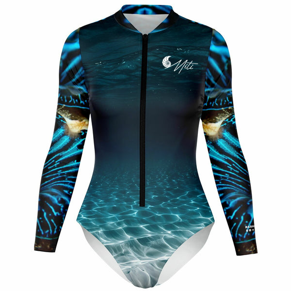 Combinaison surf femme MITI Bénitier Bleu II UPF50+ vue avant 3D — Couleurs Lagon