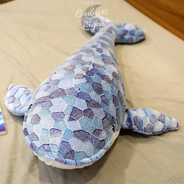 Couleurs Lagon - Jouet Peluche Oreiller Baleine Bleu 3D 50-110cm - gros plan tissu velour
