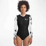 Rashguard femme MITI Hibiscus Noir & Blanc UPF50+ portée de face, mannequin 2 - Couleurs Lagon