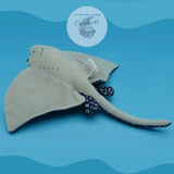 Peluche Réaliste Raie Aigle Léopard Bleu - grand modele vue de dessous
