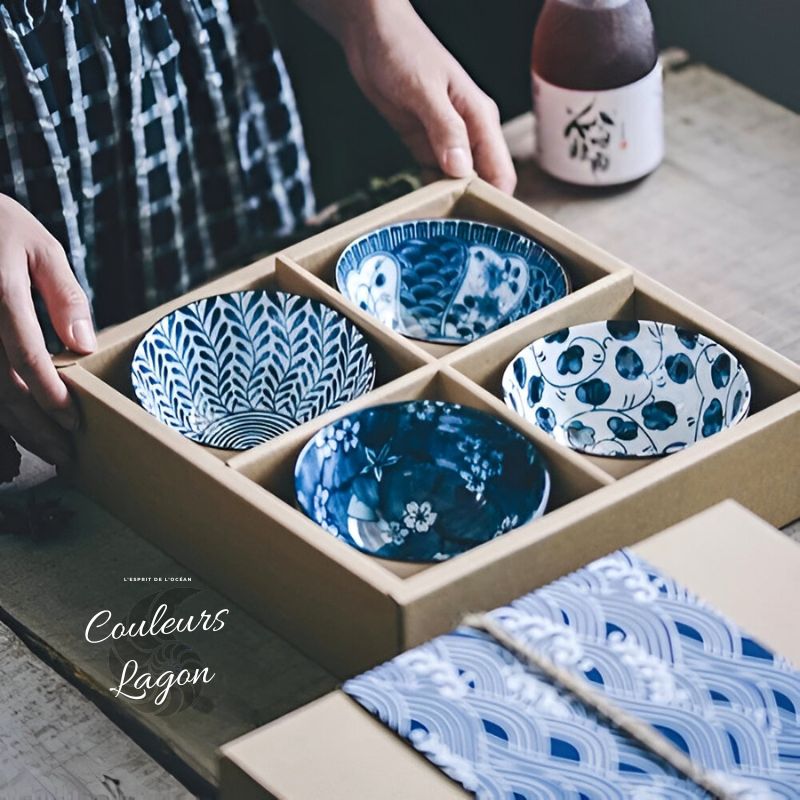 Couleurs Lagon - Service et Bols en Porcelaine Céramique Japonaise Bleu Floral Antique - 4 bols