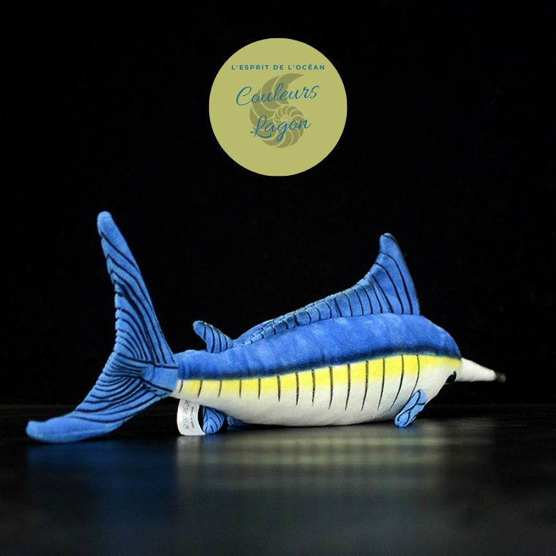 Couleurs Lagon - Jouet Peluche Réaliste Marlin Bleu 46cm 18in - vue 3/4 arrière fond noir