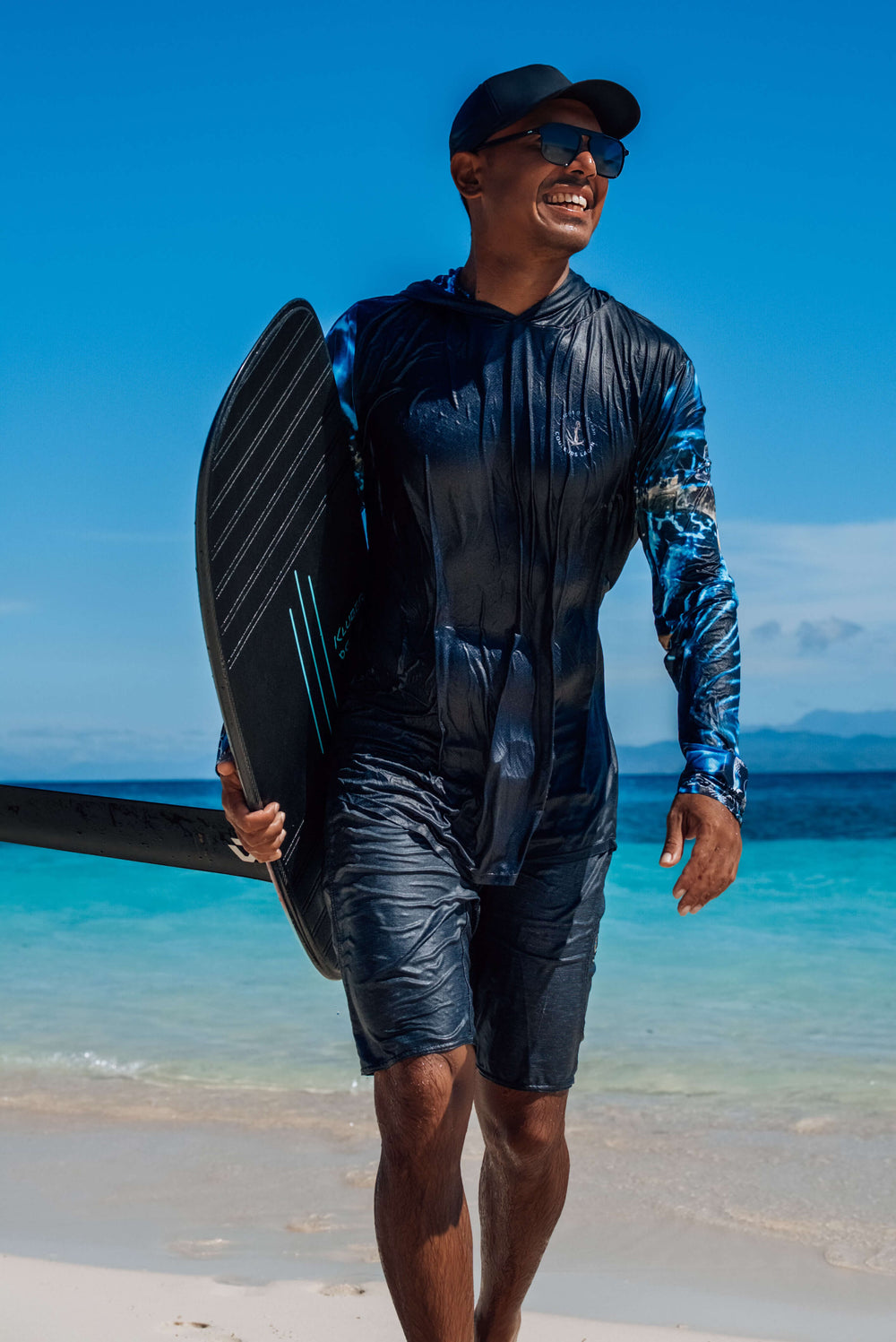Denis, rashguard bleu marine, foil board