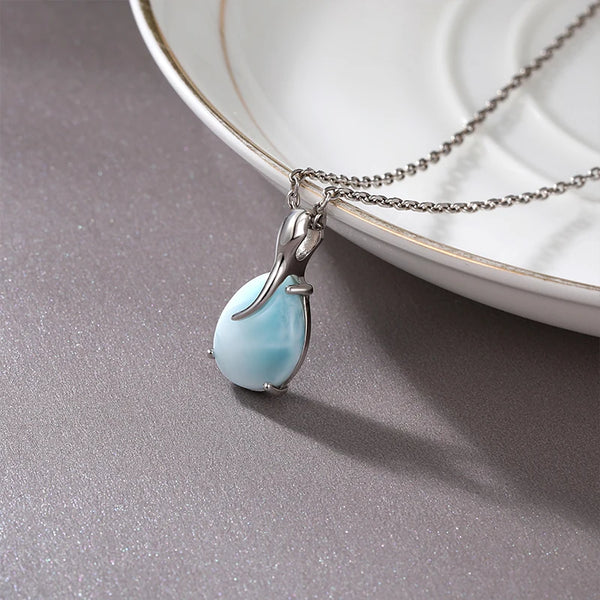 Pierre larimar naturelle bleu ciel — détail pendentif solitaire