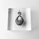 avant sur bloc plexy - Pendentif Maori ETERNITY en Argent Massif s925 - Couleurs Lagon