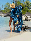 Robe de plage femme Bénitier Bleu portée face au lagon — Paréo Couleurs Lagon