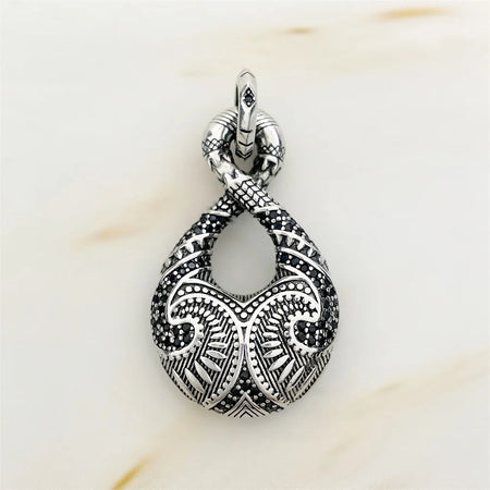 avant sur marbre blanc - Pendentif Maori ETERNITY en Argent Massif s925 - Couleurs Lagon