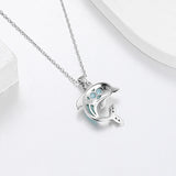 Collier pendentif dauphin larimar porté — argent 925 et pierre larimar bleu turquoise