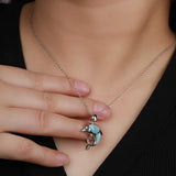 Pendentif larimar dauphin argent 925 — face avant sculpture dauphin et pierre larimar