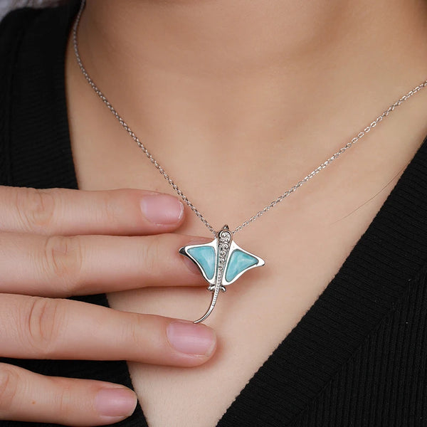Pendentif pastenague argent 925 — texture larimar bleu lagon, vue de profil