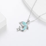 Pendentif dauphin larimar argent 925 — détail finition rhodiée et pierre larimar naturelle