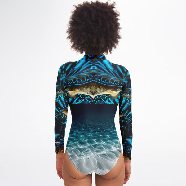Rashguard femme surf MITI Bénitier Bleu II vue dos — Couleurs Lagon
