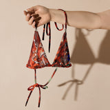 sur bras - Haut de bikini éco-responsable rembourré UPF50+ Gorgone Rouge Dragon Fish - Couleurs Lagon
