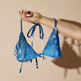 sur bras  - Haut de bikini éco-responsable rembourré UPF50+ Bleu Marine Meduse - Couleurs Lagon