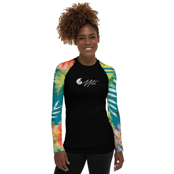 Rashguard femme manches longues hibiscus turquoise — vue avant portée Couleurs Lagon