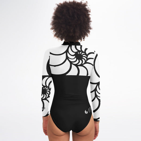 Combinaison surf femme MITI Nautile Blanc modèle 2 dos — UPF50+ Couleurs Lagon