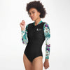 pose - Combi surf manches longues MITI caraco Blanc Hibiscus Couleurs Lagon