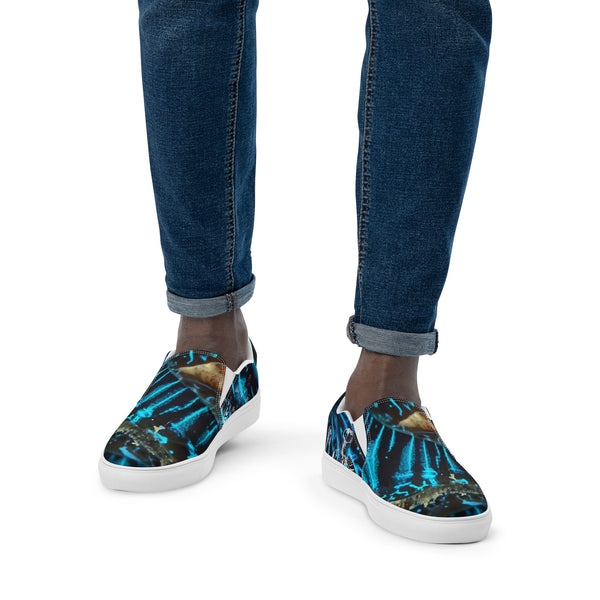 Bénitier Bleu vue de face lifestyle — Tennis Slip-On Homme | Couleurs Lagon