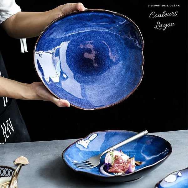 Assiette à salade en céramique BLEU LAGON - Couleurs Lagon - grand plat et oigons