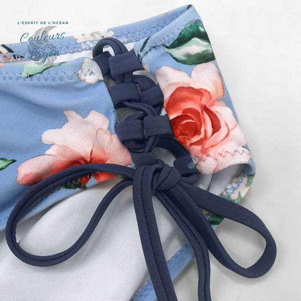 détails attache lacet latéral - Bikini Push Up Bleu AZUR Fleuri - Couleurs Lagon