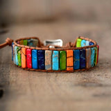 Bracelet Chakra Cuir & Pierres Naturelles Océan - Couleurs Lagon - gros plan sur bois  à plat