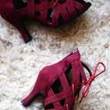 détail zip talon et couture - Chaussures Danse Latine Rouge Flannel T5-10cm - Couleurs Lagon