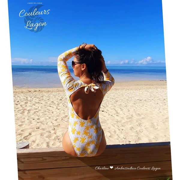 Combi Surf Manches Longues Dos Nu Push-Up BLANC COCOTIER - Couleurs Lagon - dos nu fond mer 2
