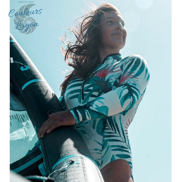 Combi Surf Manches Longues Monokini BLEU MONSTERA - Couleurs Lagon - avant et kite