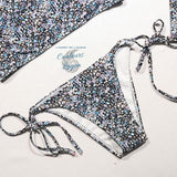 Ensemble Bikini Rashguard Manche Longue LITTLE BLUE FLOWERS - Couleurs Lagon - gros plan bas avant