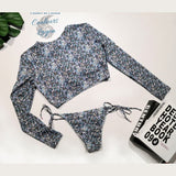Ensemble Bikini Rashguard Manche Longue LITTLE BLUE FLOWERS - Couleurs Lagon - a plat dos