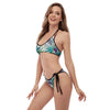 Femme portant l'ensemble de bikini Tangua avec imprimé tropical floral