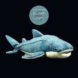 Peluche requin baleine 54 cm — vue profil avant droit — Couleurs Lagon