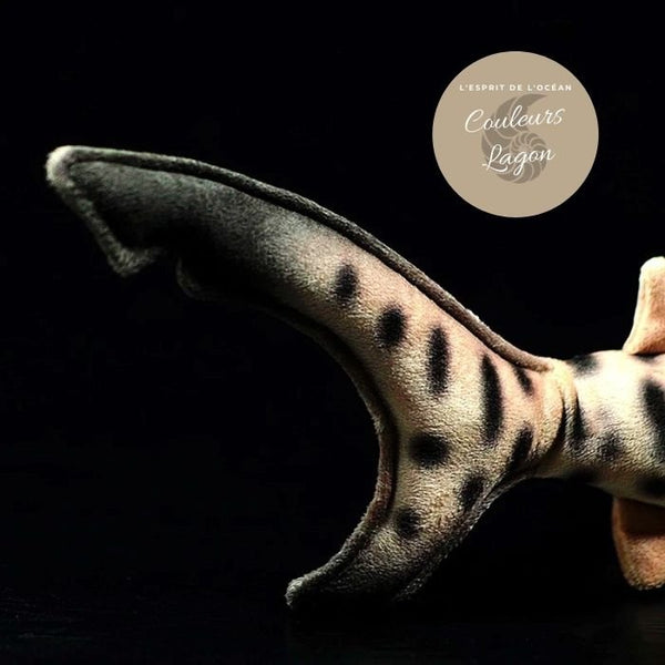 Jouet Peluche Réaliste Requin Tigre 52cm 20.50in - Couleurs Lagon - détail queue finition A+++