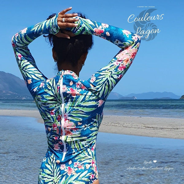 Monokini Push-Up Rashguard Manche Longue FLORAL BARBARA - Couleurs Lagon - gros plan haute dos et protection des mains