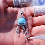 taille pendentif sur la main - Parure Méduse en Argent massif et Larimar naturelle - Couleurs Lagon