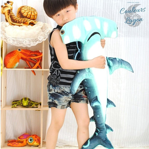 Peluche Réaliste Requin Marteau Bleu Pacific 100cm - Couleurs Lagon - avec enfant taille