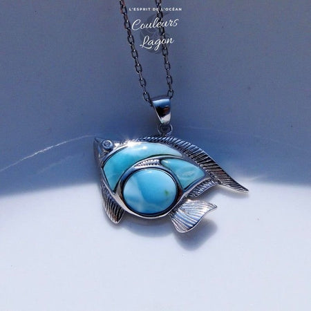 sur assiette - Pendentif Poisson de mer Larimar naturelle et argent massif - Couleurs Lagon