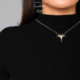 sur le cou - Pendentif Raie Manta en Argent Massif Polynésie - Couleurs Lagon
