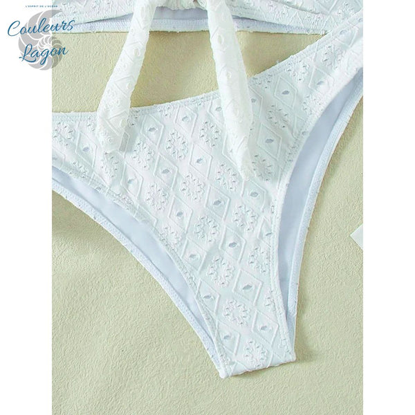 Sexy Bikini 2 pièces Brodé Ajouré Haut à Noeud et Bas Tangua - Couleurs Lagon