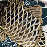 gros plan broderie poisson - T-shirt Homme col rond Broderie Carpe Koï - Couleurs Lagon