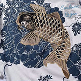 détail broderie - T-shirt Homme col rond Broderie Carpe Koï - Couleurs Lagon